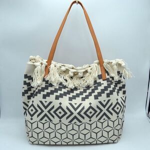 ✨HP✨Aztec Tribal Flower Printed Canvas Shopper Tote